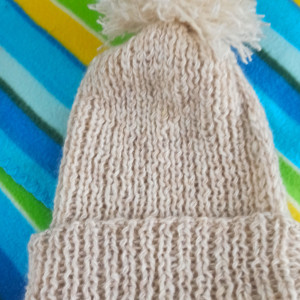 Zimowa czapka damska z pomponem