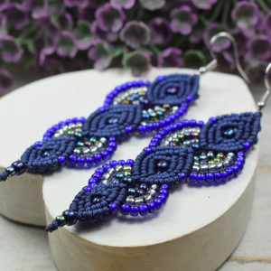 Długie, granatowe kolczyki z koralików