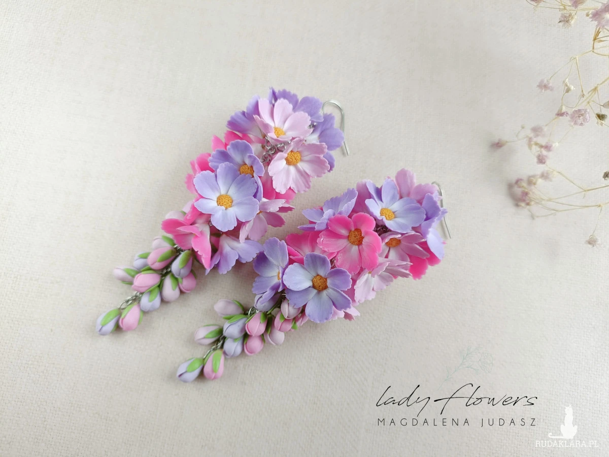 Długie kolczyki z kwiatami kosmosu