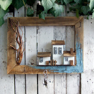 Wieszak na klucze - Ramka z trzema domkami i drzewem
