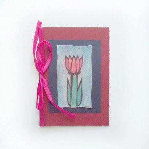 bordowa kartka z tulipanem, ręcznie malowana kartka okolicznościowa, tulipan kartka, kwiat kartka, kartki na różne okazje, fajne kartki, kartki bez życzeń, kwiaty kartki