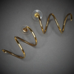 "Sekret spirali" - kolczyki sztyfty z mosiądzu.