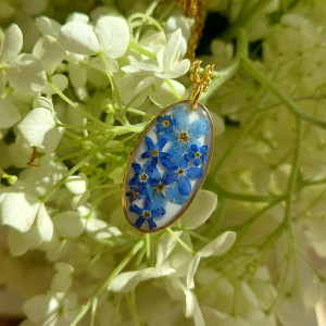 Złota zawieszka złoty wisiorek naszyjnik żywica z żywicy kwiaty z kwiatami jajowata retro naturalna dziewczęca kobieca niezapominajki