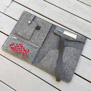 Organizer z filcu - A4 - grafitowy z czerwonym ażurem