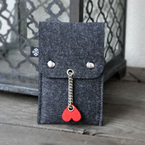 Etui na długopisy i ołówki - grafitowe z czerwonym sercem