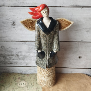 Anioł o czerwonych włosach