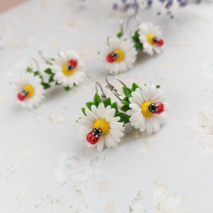 Stokrotki z biedronkami