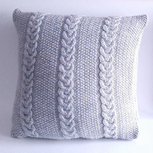 26. poszewka na poduszkę wykonana na drutach