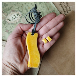 Zestaw biżuterii w kolorze kanarkowym