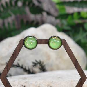 Stalowe kolczyki wkrętki z drobinkami złota #140