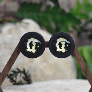 Drewniane kolczyki sztyfty z kaboszonami z grafiką #164