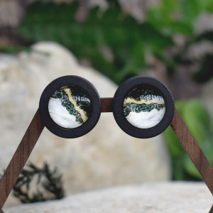 Drewniane kolczyki sztyfty z kaboszonami z grafiką #166