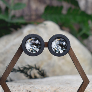 Drewniane kolczyki sztyfty z kaboszonami z grafiką #183