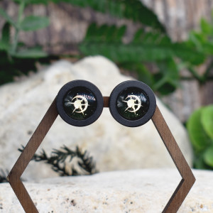 Drewniane kolczyki sztyfty z kaboszonami z grafiką #188