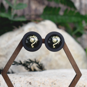 Drewniane kolczyki sztyfty z kaboszonami z grafiką #196