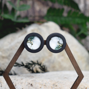 Drewniane kolczyki sztyfty z kaboszonami z grafiką #207