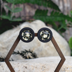 Drewniane kolczyki sztyfty z kaboszonami z grafiką #210