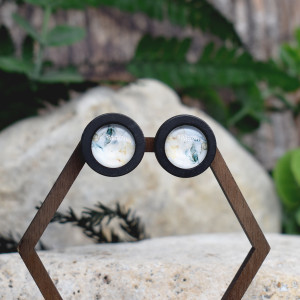 Drewniane kolczyki sztyfty z kaboszonami z grafiką #211