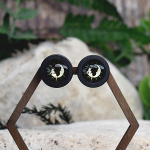 Drewniane kolczyki sztyfty z kaboszonami z grafiką #216