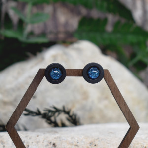 Czarne drewniane kolczyki sztyfty kameleon #225