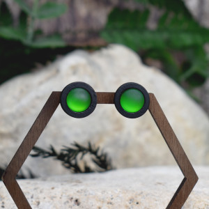 Czarne drewniane kolczyki sztyfty kameleon #241