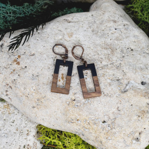 Drewniane wiszące kolczyki z żywicą #254