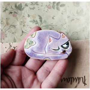 Kot lawendowy broszka