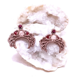 LUNULE słowiański księżyc z Rubinami i Kryształem Górskim mikro makrama ~ Delfina Dolls mikro makrama