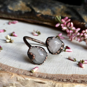 miedziany pierścionek z kwarcem różowym