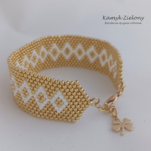Złota bransoletka z koniczynką