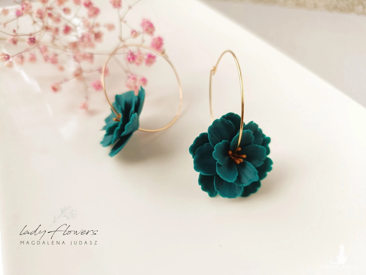 Kolczyki w kolorze butelkowej zieleni