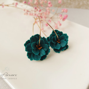 Kolczyki w kolorze butelkowej zieleni