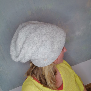 Baranek ecru  sztuczne futro czapka