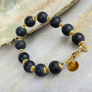 Pozłacana bransoletka z matowego onyksu c959