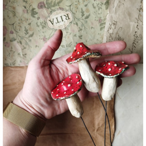 Muchomory na druciku