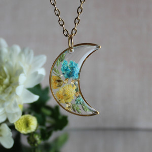 Złota zawieszka złoty wisiorek kwiat naszyjnik żywica z żywicy suszone kwiaty z kwiatami naturalne kobieca dziewczęca niebieska żółta księżyc
