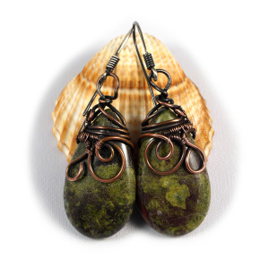 Kamień krwisty, heliotrop, krwawnik, Miedziane kolczyki z kamieniem krwistym, ręcznie wykonane, prezent dla niej, prezent dla mamy, na prezent