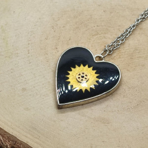 Steampunk - wisiorek serce z żywicy, elementy z zegarka