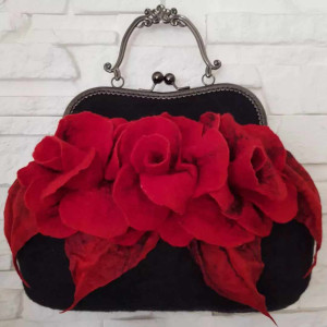 Różana torba z wełny