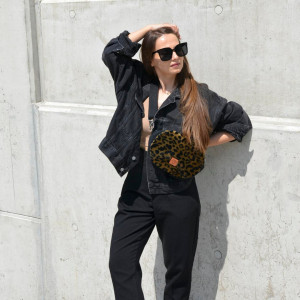 Torba listonoszka z weluru tapicerskiego "Mili Boxy Bag" - czarna