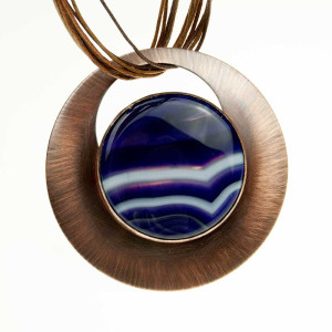 Naszyjnik z miedzi z okrągłym agatem c823