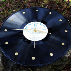 Unikatowy muzyczny zegar z płyty winylowej ze złotymi wskazówkami, prawdziwy winyl