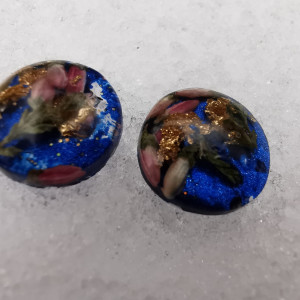 Kolczyki z kwiatami kwiatowe kolczyki niebieskie kolczyki róż kwiaty wkrętki