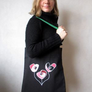 Czarna torba malowana shopperka Serca-kwiaty