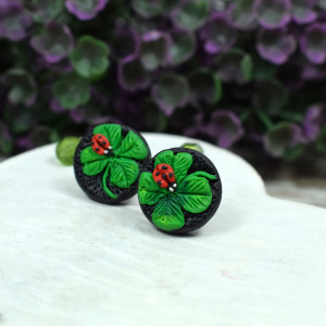 Kolczyki z czterolsitną koniczynką i biedronką na szczęście