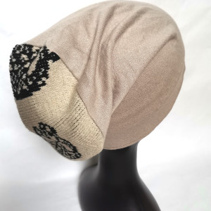 Czapka ecru z czaszką   damska