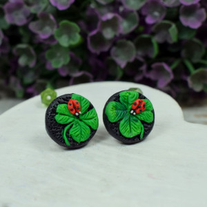 Kolczyki z czterolsitną koniczynką i biedronką na szczęście