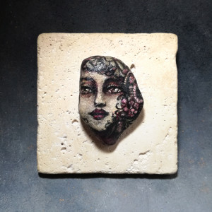 Galia obraz na kamieniu Stone Soul z cyklu miniatur Dusze Kamieni