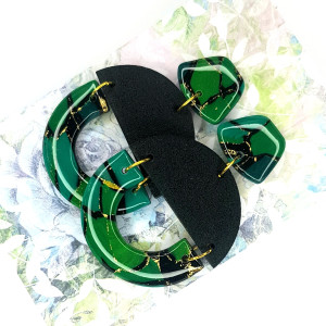 Dzikie kolczyki półkola zieleń z czernią