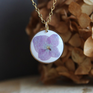 Złota zawieszka złoty wisiorek naszyjnik żywica z żywicy kwiaty z kwiatami retro naturalna dziewczęca kobieca hortensja